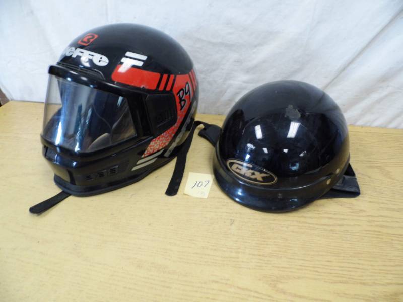 lot 107 image: Lot of 2 Helmets