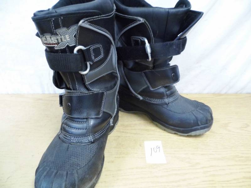 lot 109 image: Castle Boots