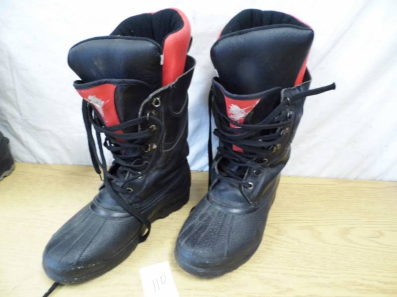 lot 110 image: Boots