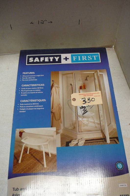 lot 330 image: Tub & Shower Seat