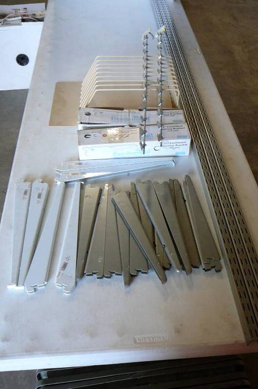 lot 342 image: Shelf Brackets, Freedom Rails