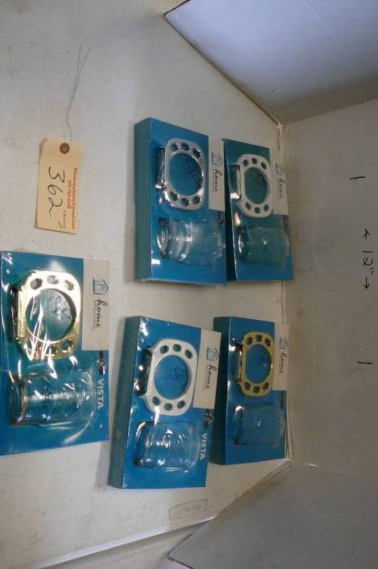 lot 362 image: Vista Tumbler & Toothbrush Holders