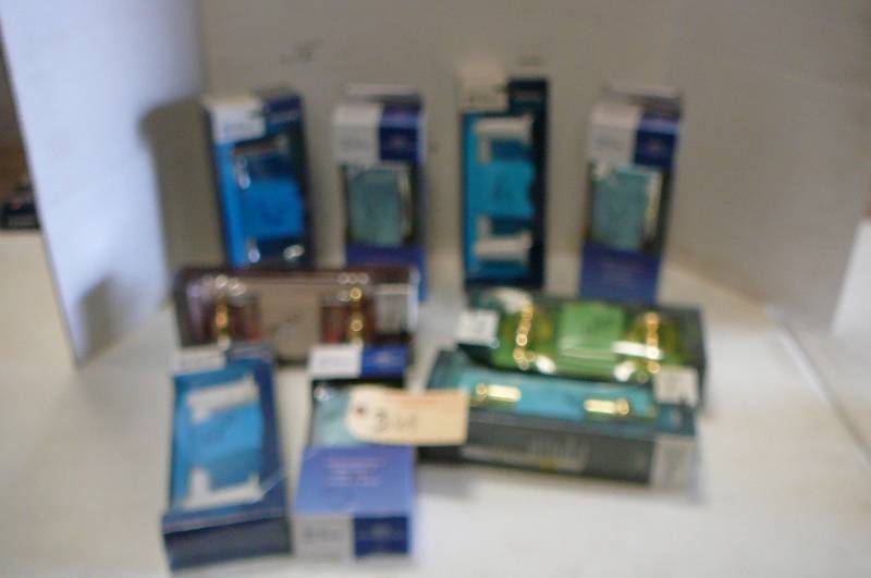 lot 364 image: Vista Toilet Paper Holders