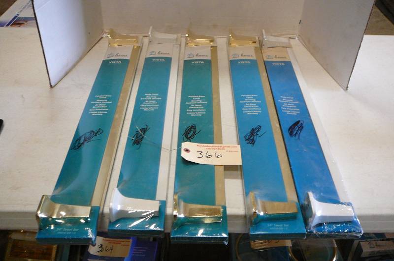 lot 366 image: Vista 24 Towel Bars
