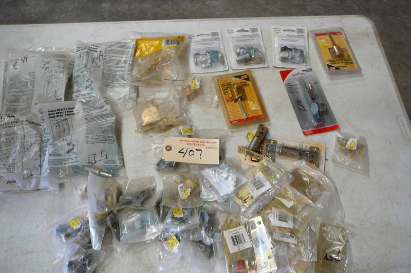 lot 407 image: Large Lot of Misc