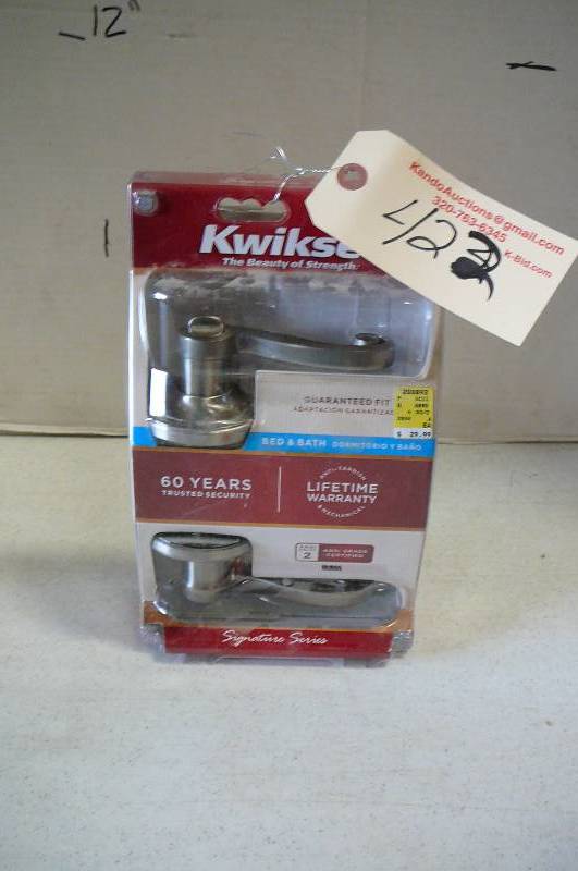 lot 422 image: Kwikset Bed & Bath Door Knob