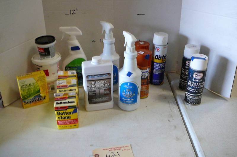 lot 421 image: Large Lot of Misc House Products