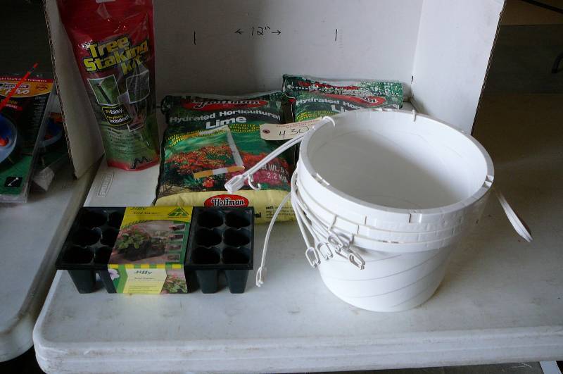 lot 430 image: Yard Items