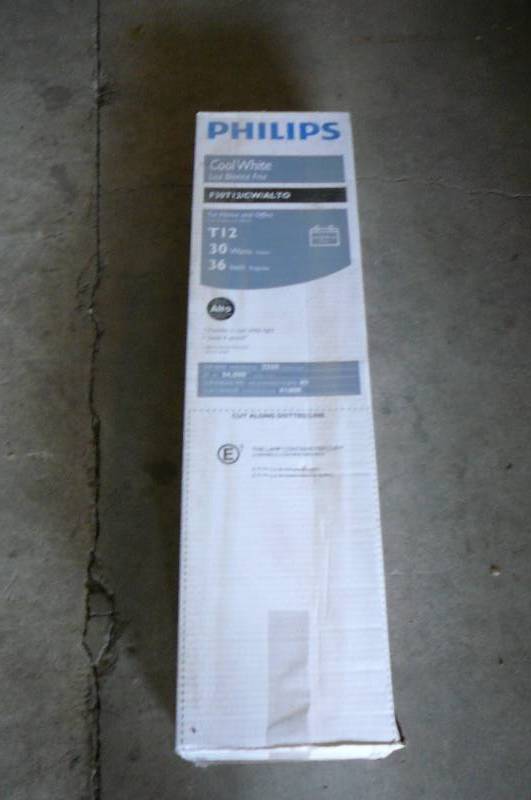 lot 435 image: Philips Fluorescent Lights