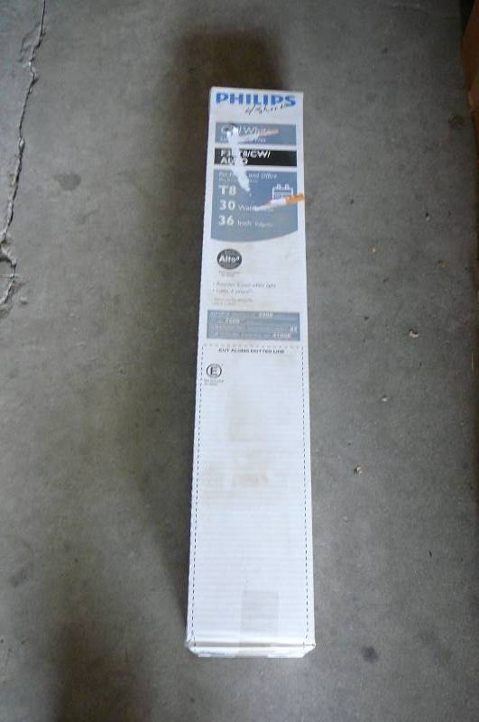 lot 438 image: Philips Fluorescent Light