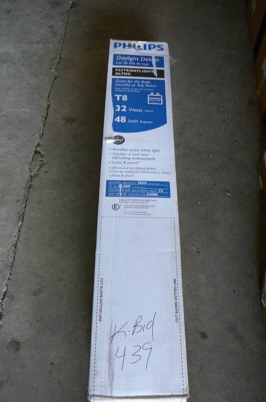 lot 439 image: Philips Fluorescent Light