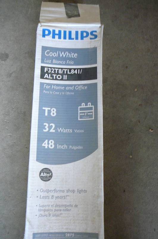 lot 440 image: Philips Cool White Fluorescent Lights