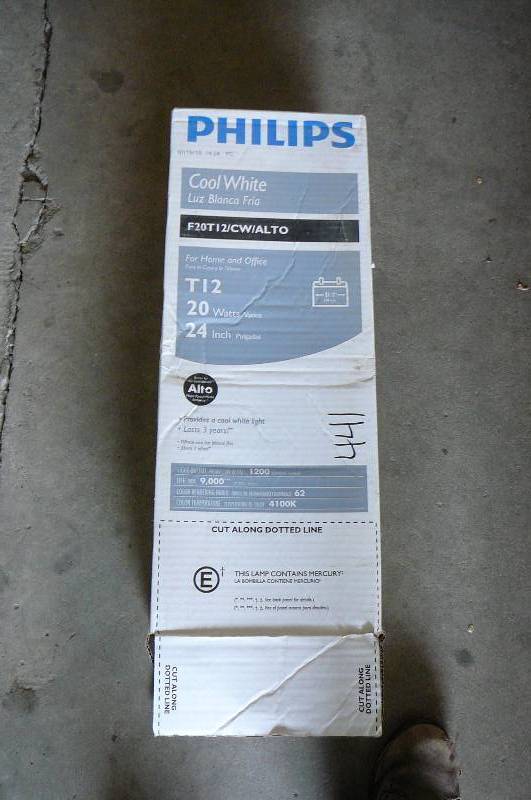 lot 441 image: Philips Cool White Fluorescent Lights