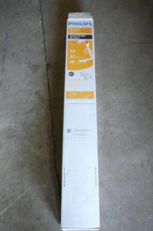 lot 442 image: Philips Neutral Fluorescent Light