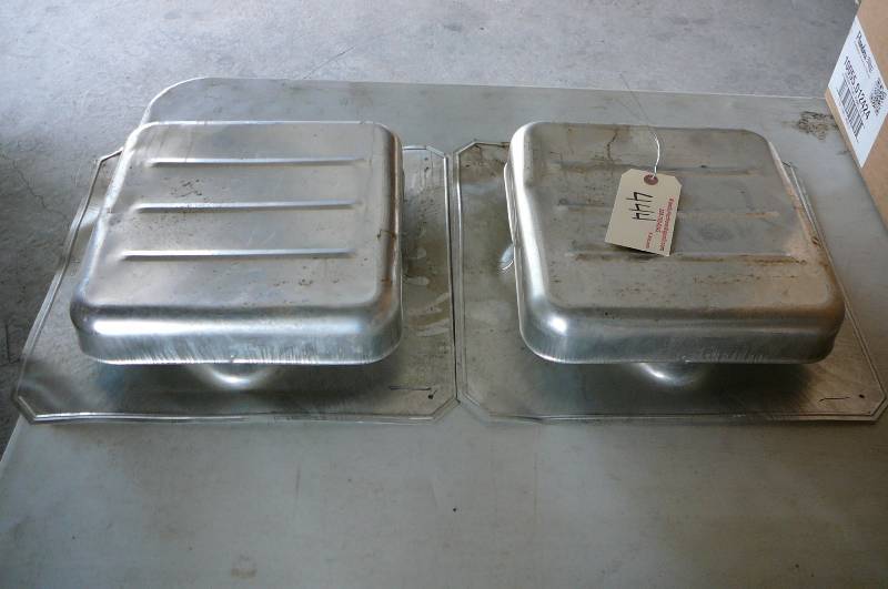 lot 444 image: Aluminum Vents