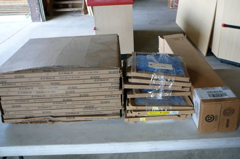 lot 445 image: Large Lot of Air Filters