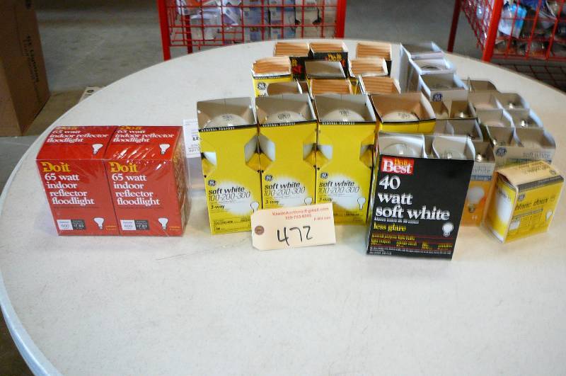 lot 472 image: Large Lot of Misc Light Builbs