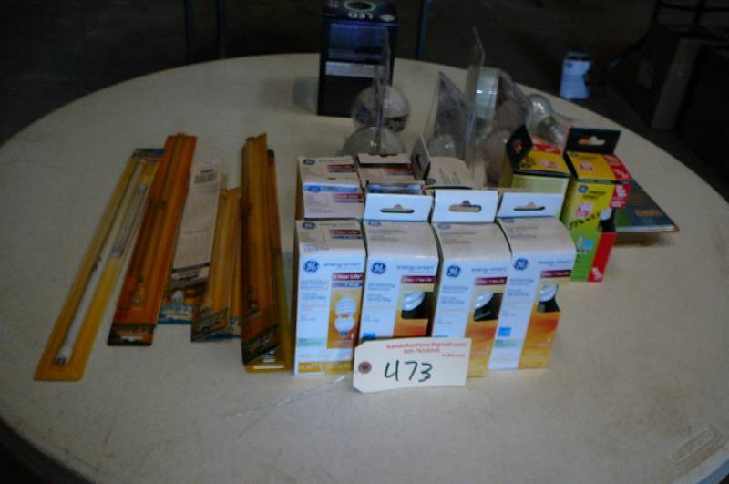 lot 473 image: Lot of Misc Light Bulbs