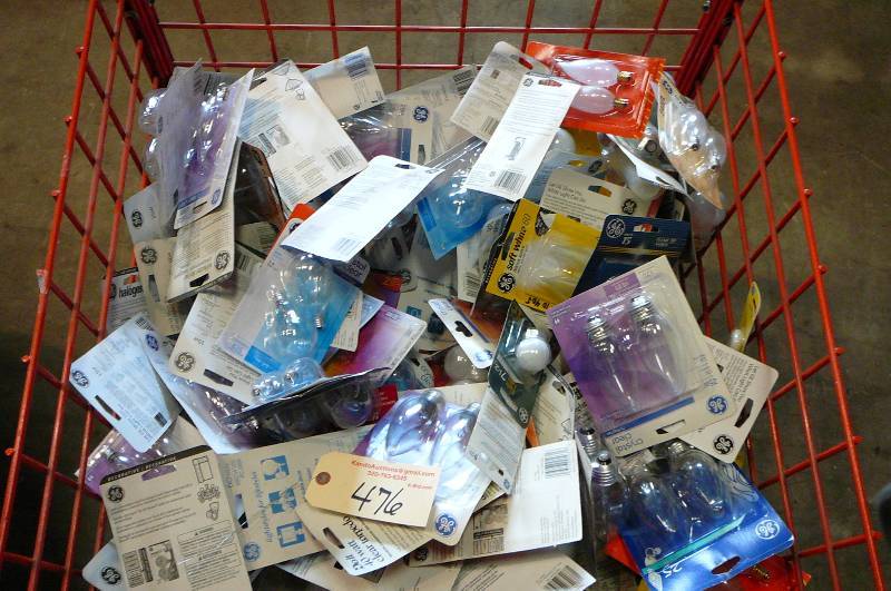 lot 476 image: Very Large Lot of Misc Lights