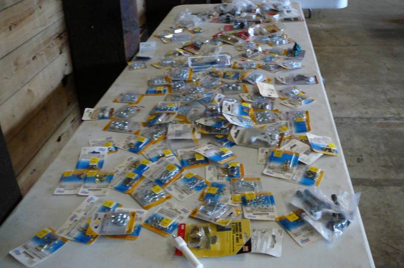 lot 486 image: Large Lot of Misc Items