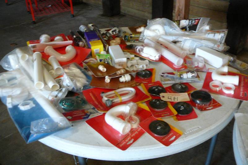 lot 481 image: Large Lot of Plumbing Stuff