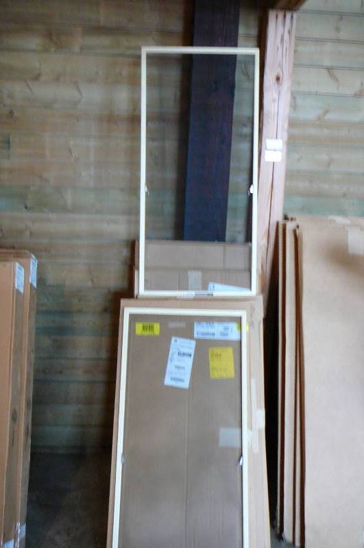 lot 520 image: Lot of Screens, Wood Truscene