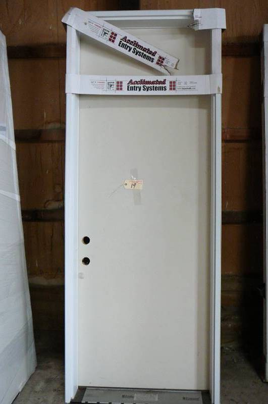 lot 19 image: Bayer Built Exterior Door with Jamb