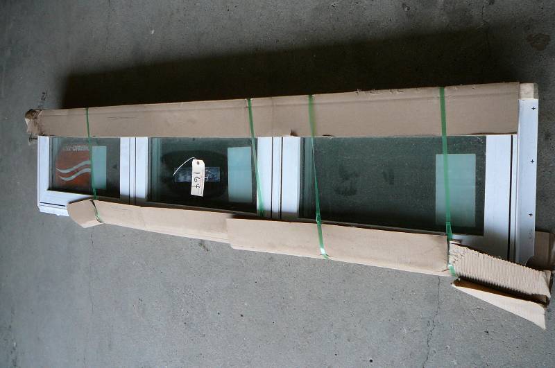 lot 164 image: Thermo-Tech Awning Window