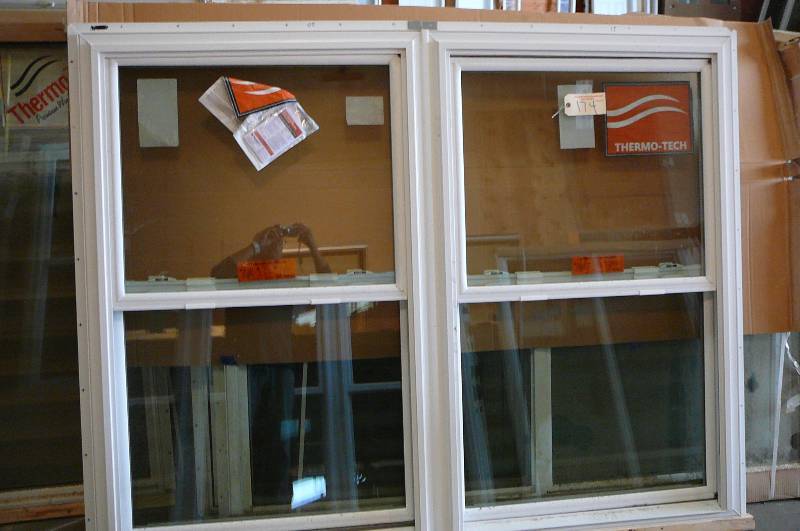 lot 174 image: Thermo-Tech Double Window