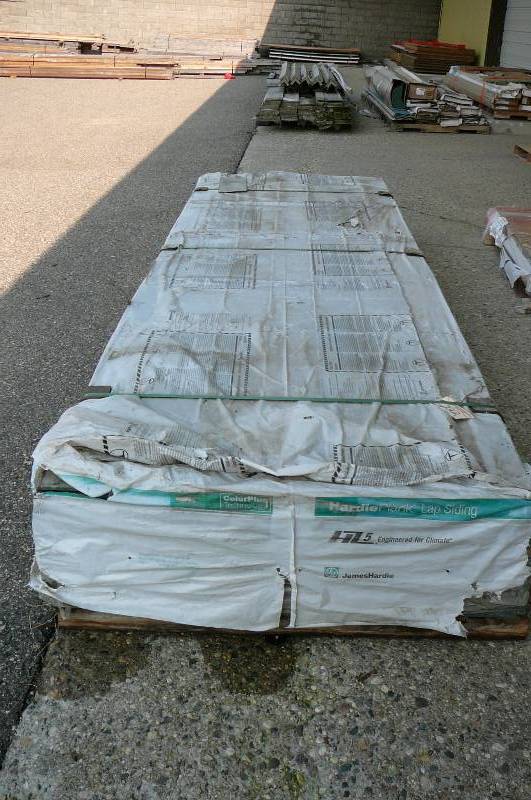 lot 222 image: Large lot of cement board siding