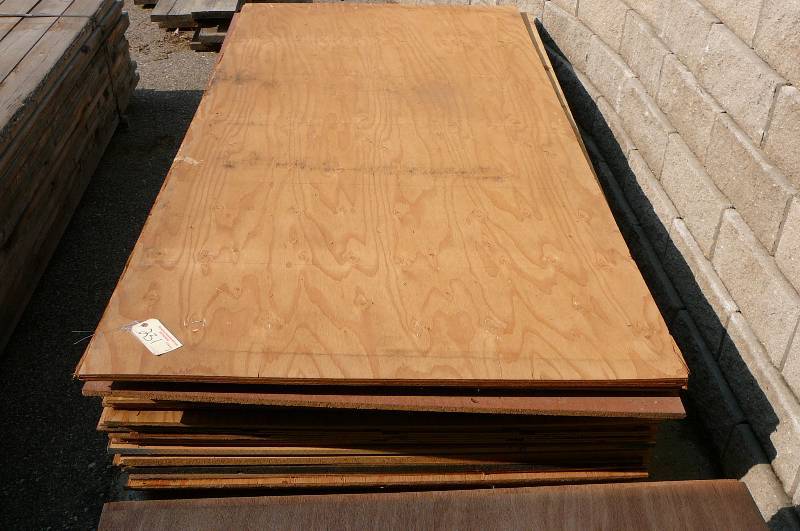 lot 231 image: Misc Plyboard
