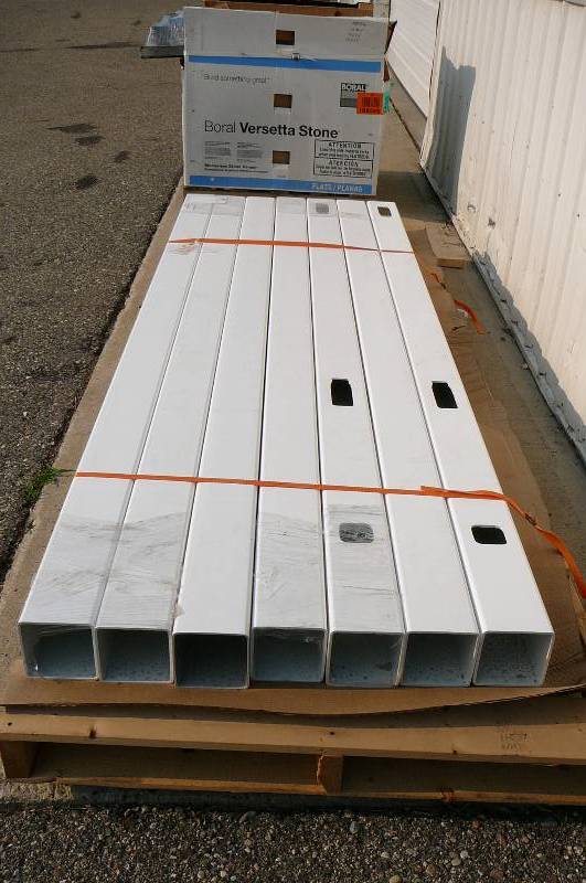 lot 287 image: White End Posts