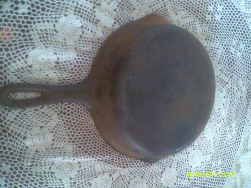 NUMBER 9 CAST IRON PAN