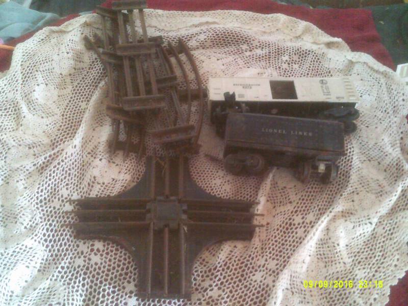 ANTIQUE METAL TRAIN TRACKS AND 2 CARS 1PLASTIC 1 METAL