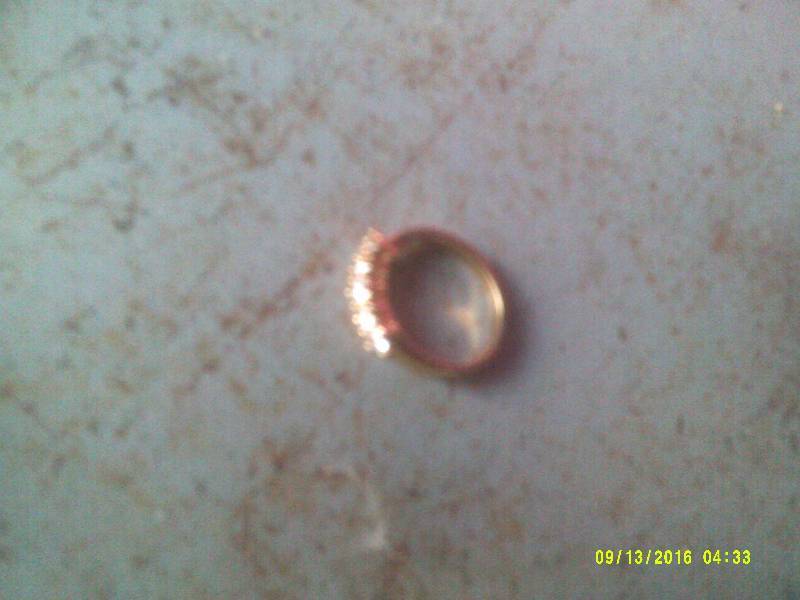 SZ 6 GOLD AND DIAMOND RING