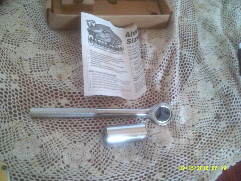 GATOR GRIP SOCKET AND RATCHET