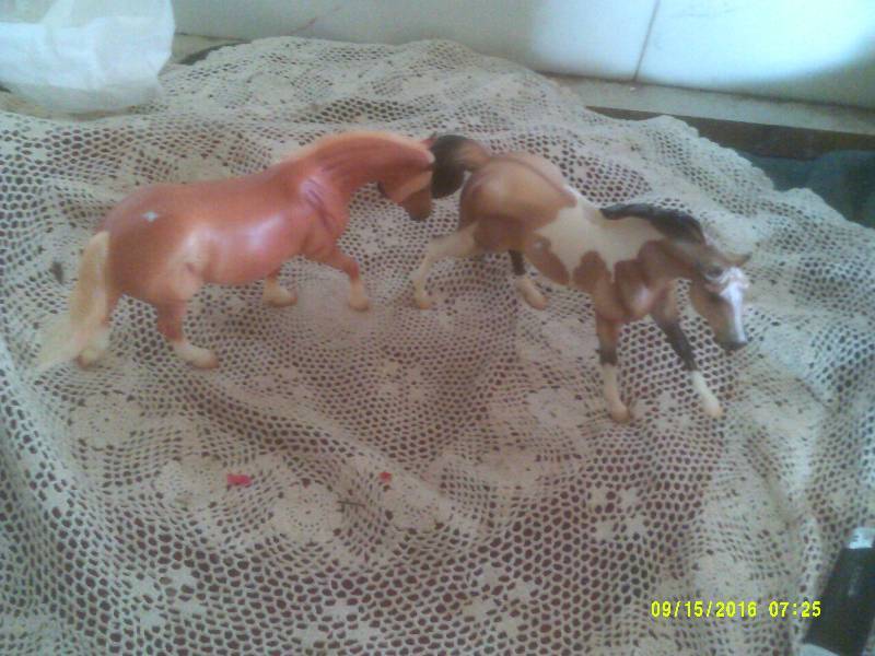 2 COLLECTIBLE HORSES