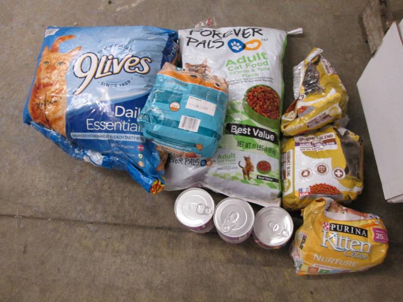 Lot of Assorted Cat Food- damaged b...