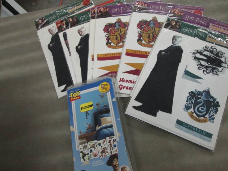 Multiple Pkgs of Harry Potter Wall ...
