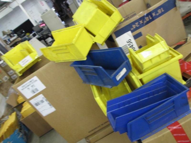 Large Lot of Assorted Sized Storage...