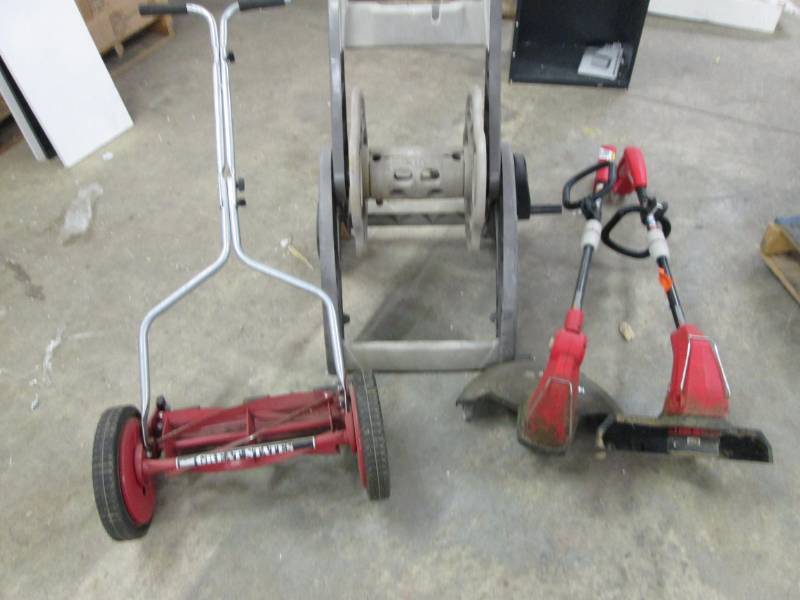Lawn LotRolling Hose Reel, 3 Weed ...