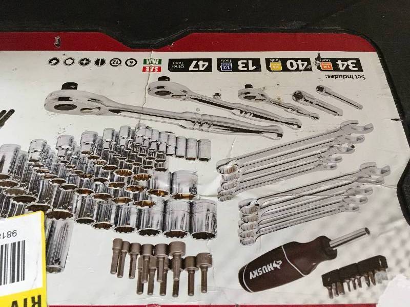 Husky Mechanics Tool Set (134-Piece) in good conditions