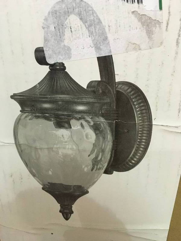 HOME DECORATORS 1-Light Prairie Bronze Outdoor Wall Mount Large Lantern in good conditions