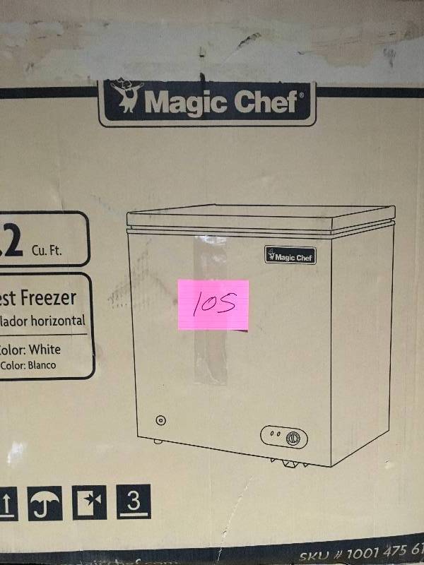 Magic Chef 5.2 cu. ft. Chest Freezer in White in working conditions