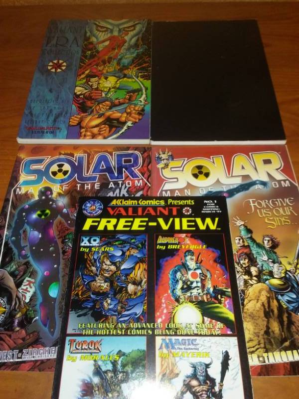Valiant 2 books Valiant era collection and Solar-Man of the Atom, 2 solar comics