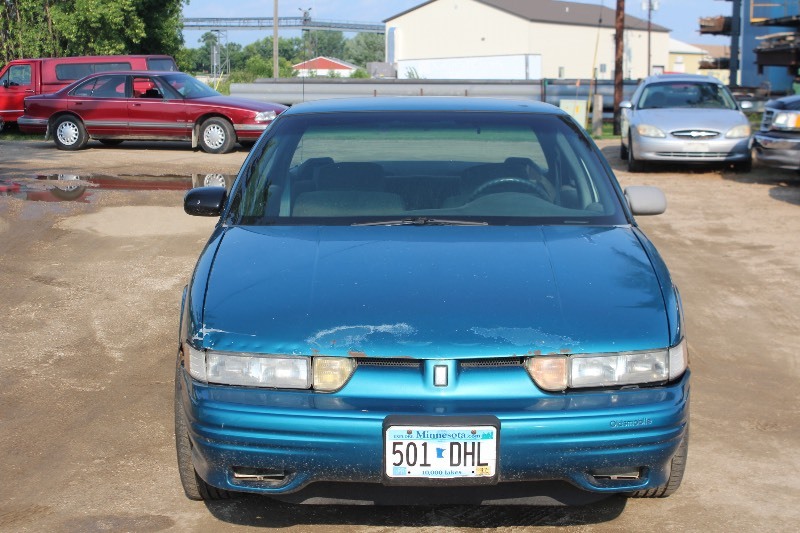 lot 2721 image: 1995 Oldsmobile Cutlass Supreme SL