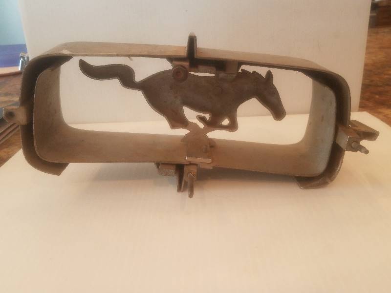 Mustang Grill Ornament......1966