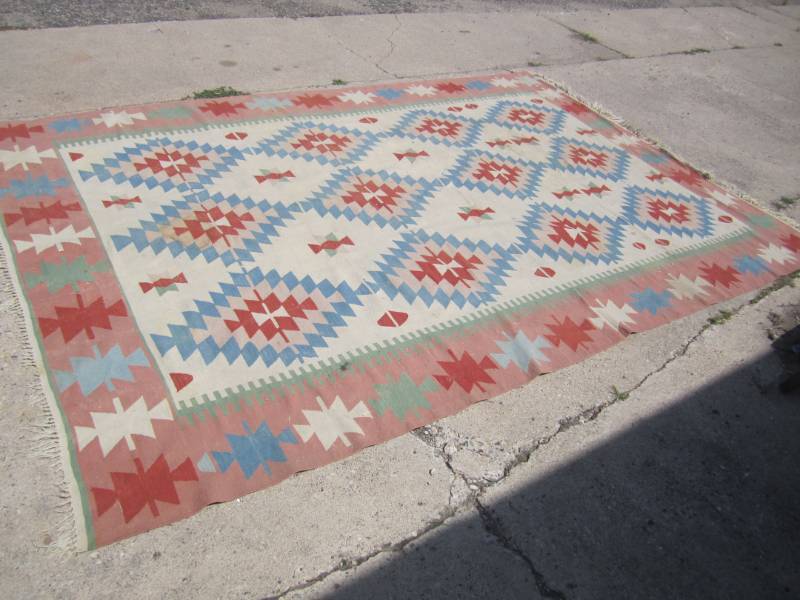 lot 289 image: Huge Area Rug  Tapestry 94 x 140...