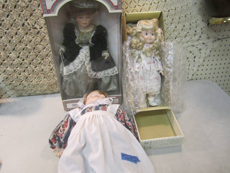 lot 42 image: Lot of 3 Porcelain Dolls  D-4T...