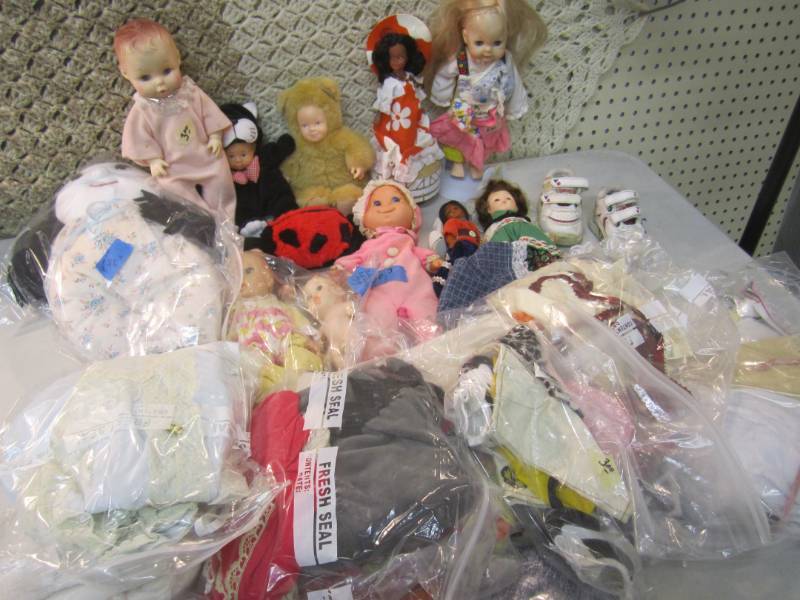 lot 43 image: Large Lot of Misc Dolls and Various...